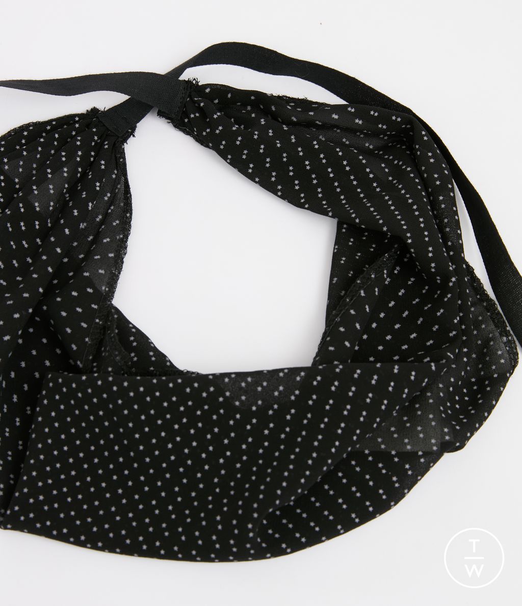 Fashion Week Florence - Pitti Fall/Winter 2025 look 34 de la collection MM6 Maison Margiela menswear accessories