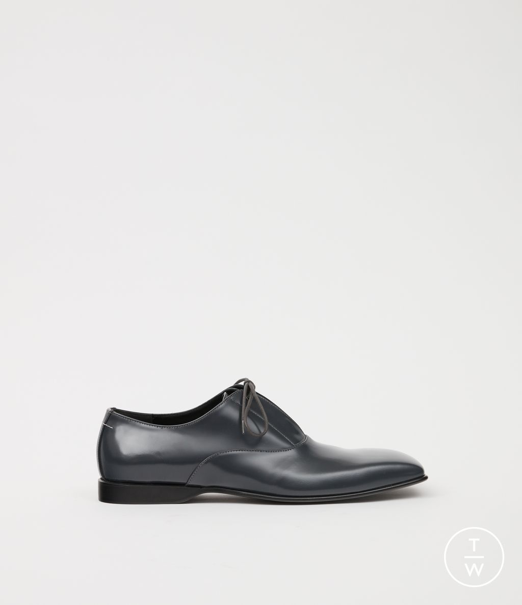 Fashion Week Florence - Pitti Fall/Winter 2025 look 36 de la collection MM6 Maison Margiela menswear accessories