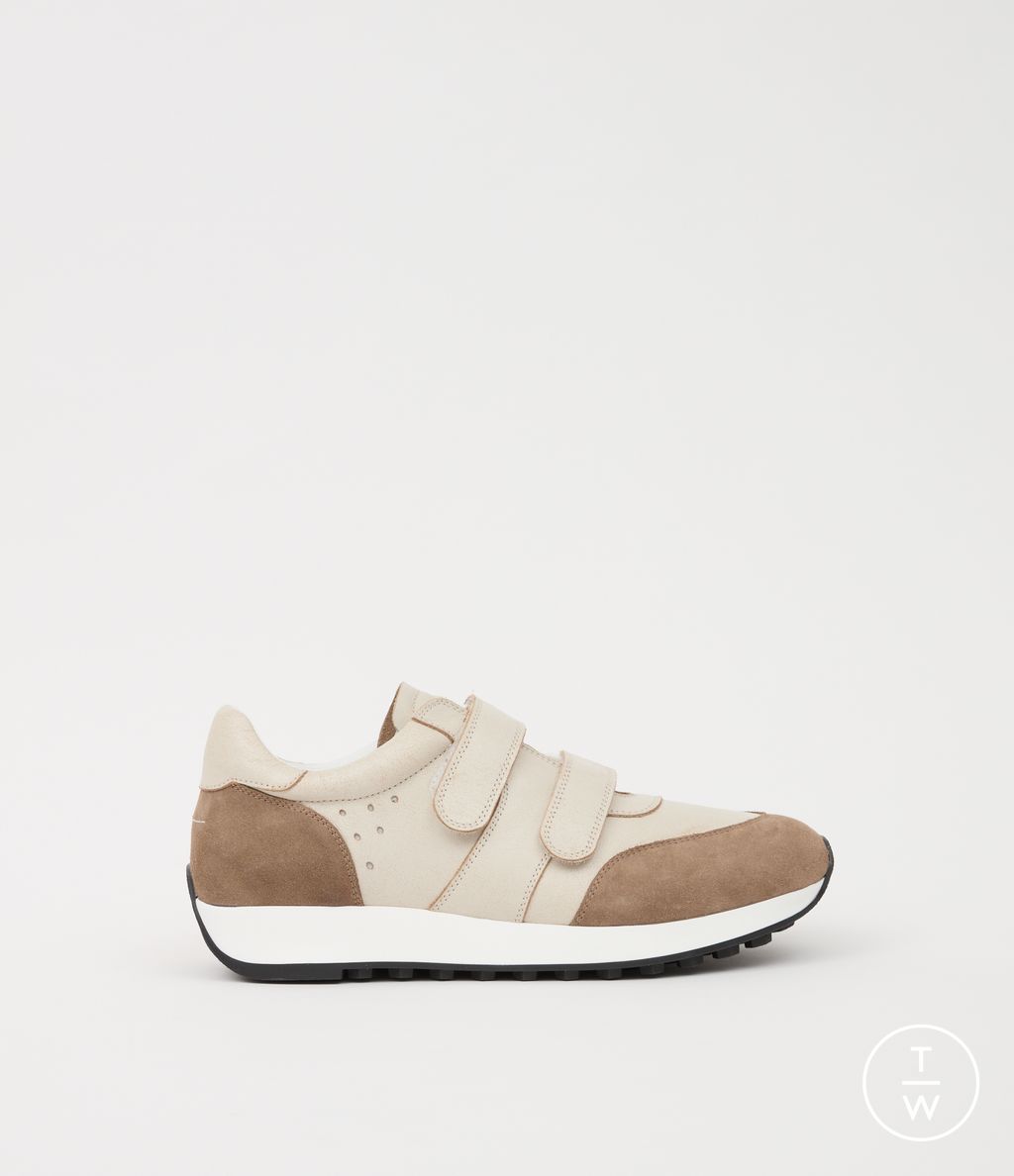 Fashion Week Florence - Pitti Fall/Winter 2025 look 51 from the MM6 Maison Margiela collection menswear accessories