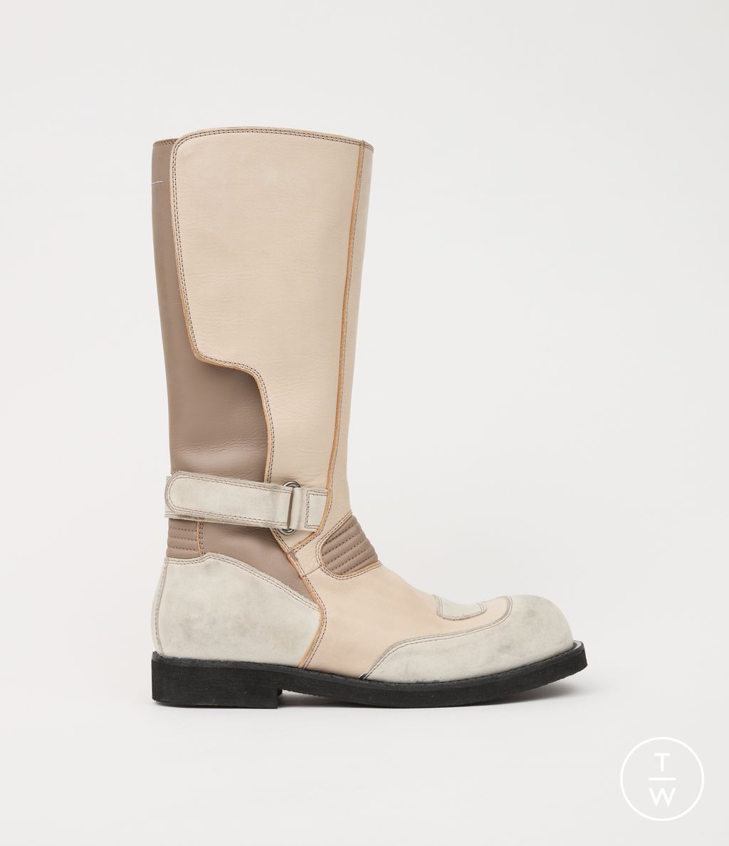 Fashion Week Florence - Pitti Fall/Winter 2025 look 57 from the MM6 Maison Margiela collection menswear accessories