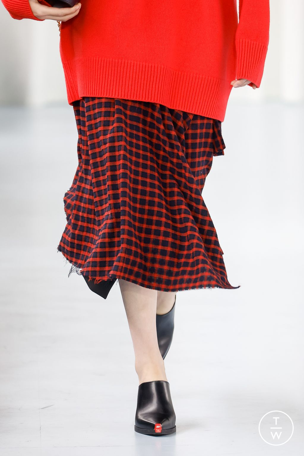 Fashion Week Paris Fall/Winter 2023 look 10 de la collection Shang Xia womenswear accessories