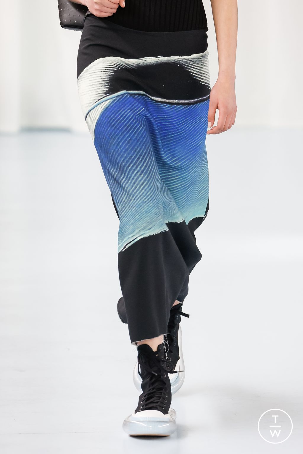 Fashion Week Paris Fall/Winter 2023 look 11 from the Shang Xia collection womenswear accessories