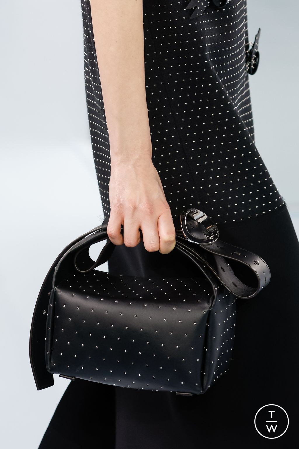 Fashion Week Paris Fall/Winter 2023 look 5 from the Shang Xia collection womenswear accessories