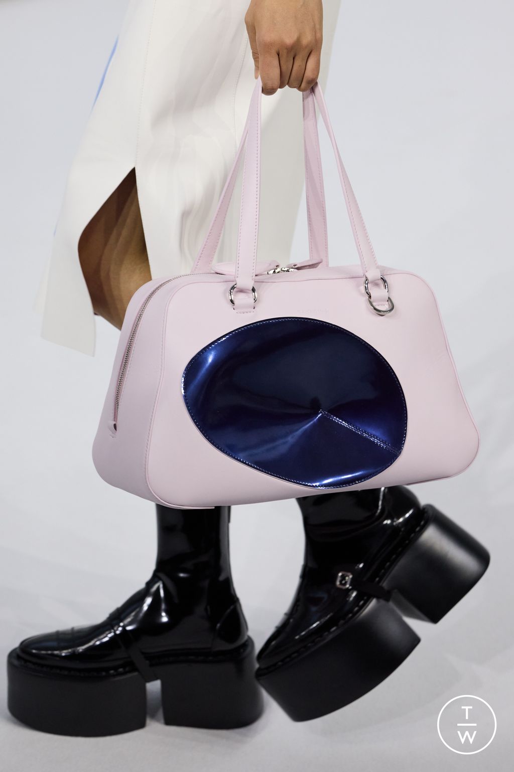 Fashion Week Paris Spring/Summer 2023 look 4 from the Shang Xia collection womenswear accessories