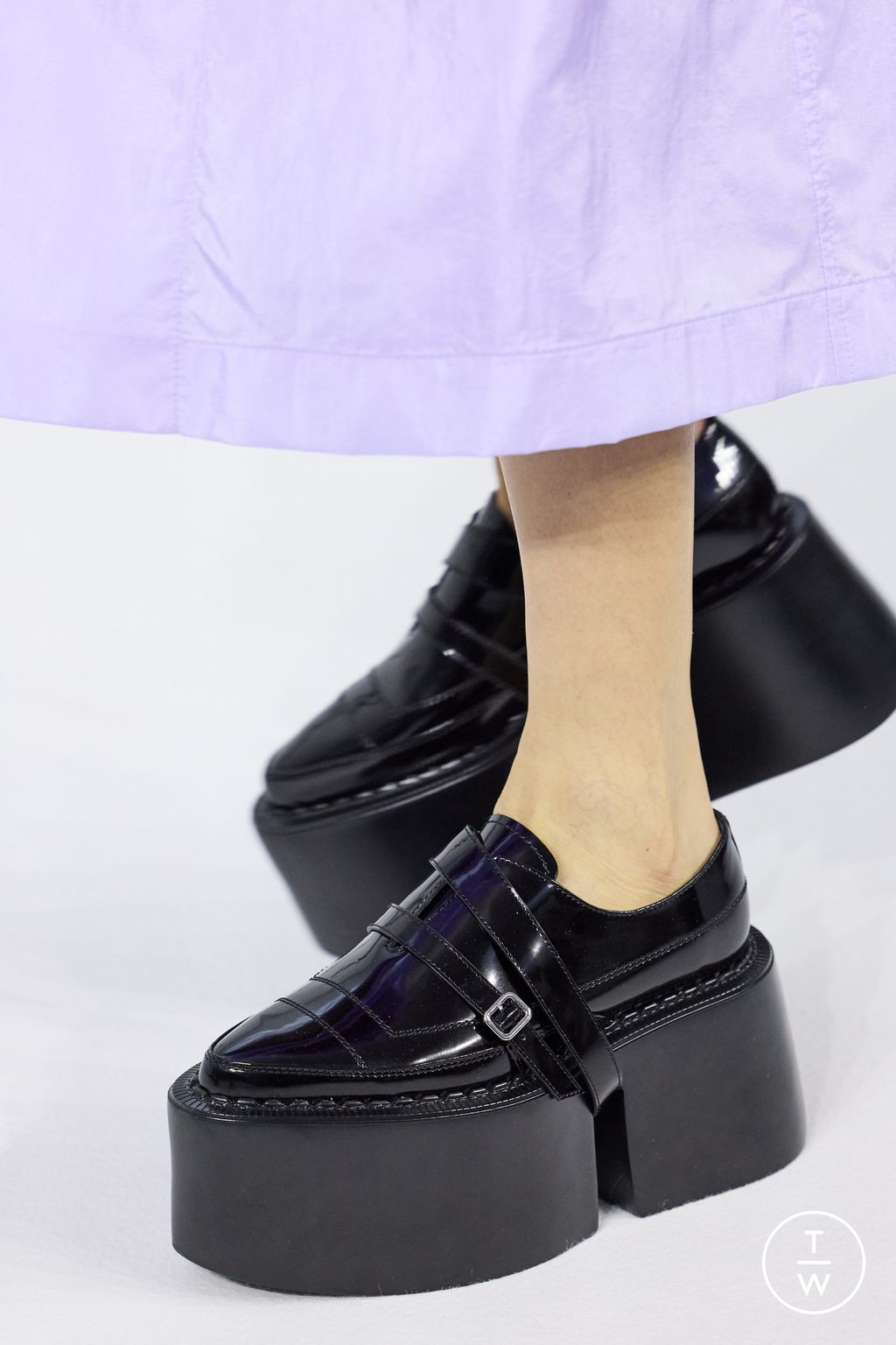 Fashion Week Paris Spring/Summer 2023 look 7 from the Shang Xia collection womenswear accessories