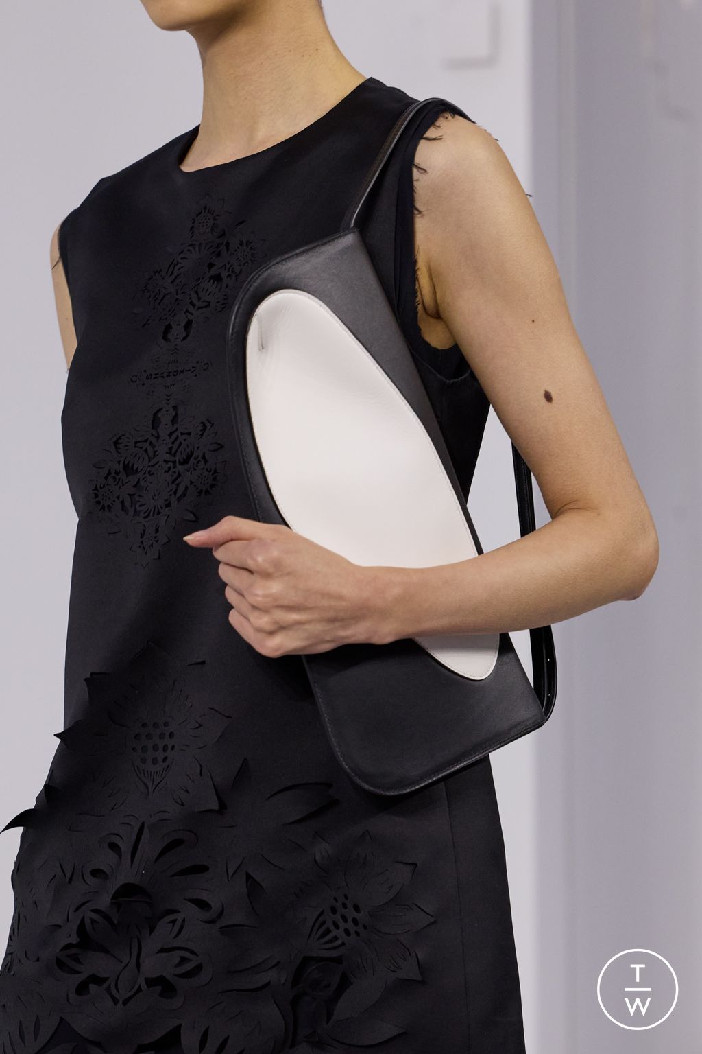 Fashion Week Paris Spring/Summer 2023 look 31 from the Shang Xia collection womenswear accessories