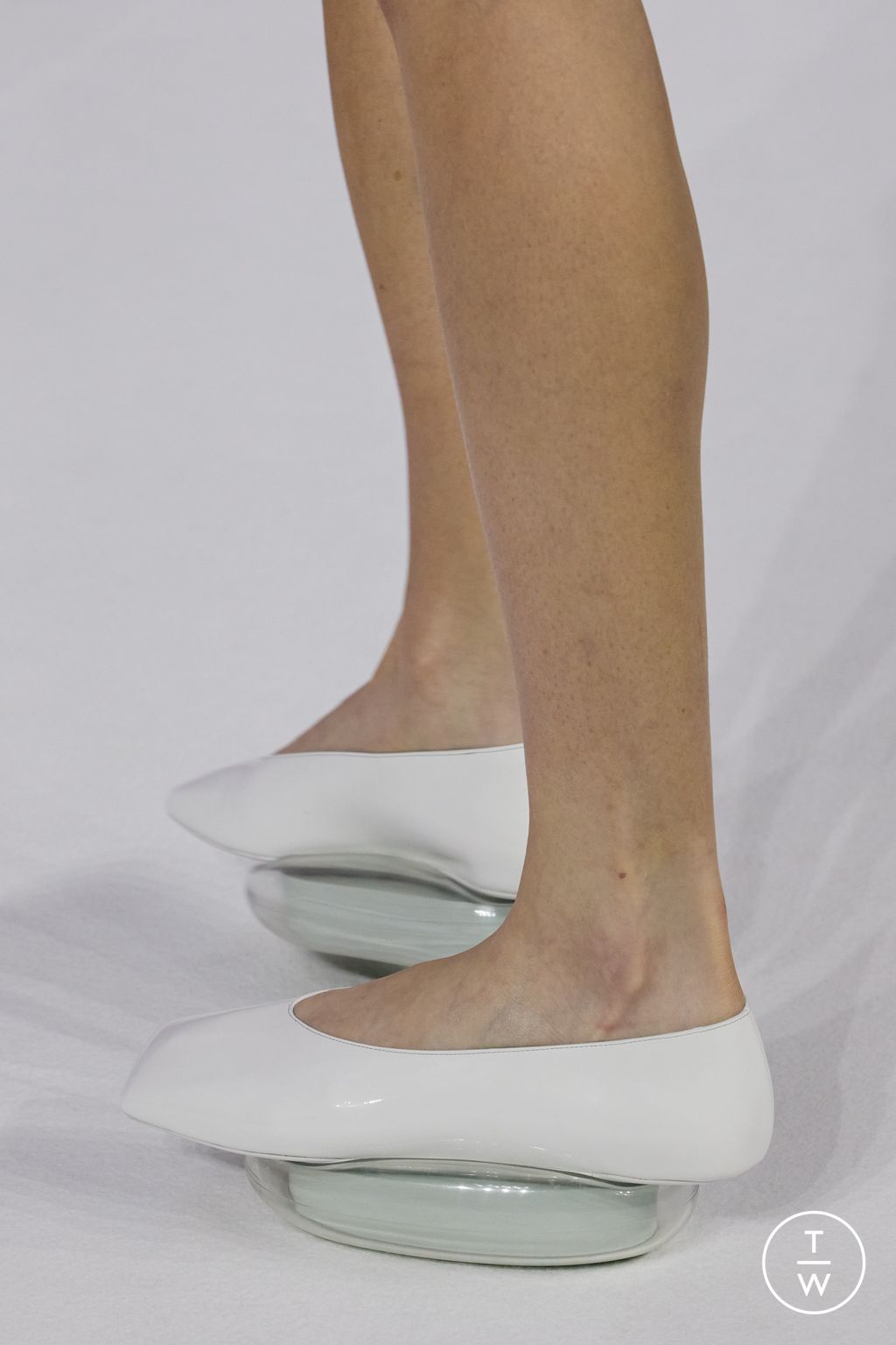 Fashion Week Paris Spring/Summer 2023 look 13 from the Shang Xia collection 女装配饰