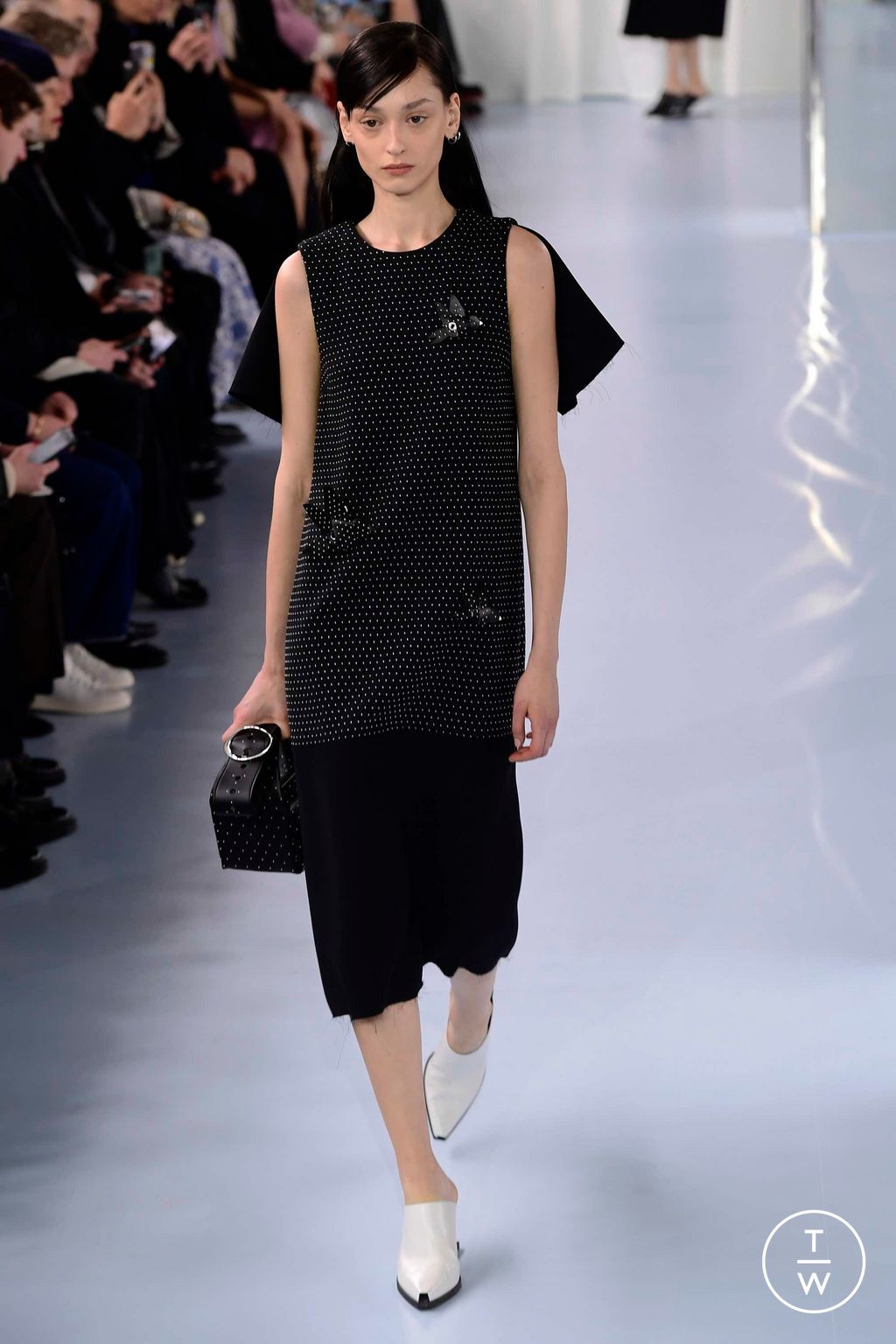 Fashion Week Paris Fall/Winter 2023 look 18 de la collection Shang Xia womenswear