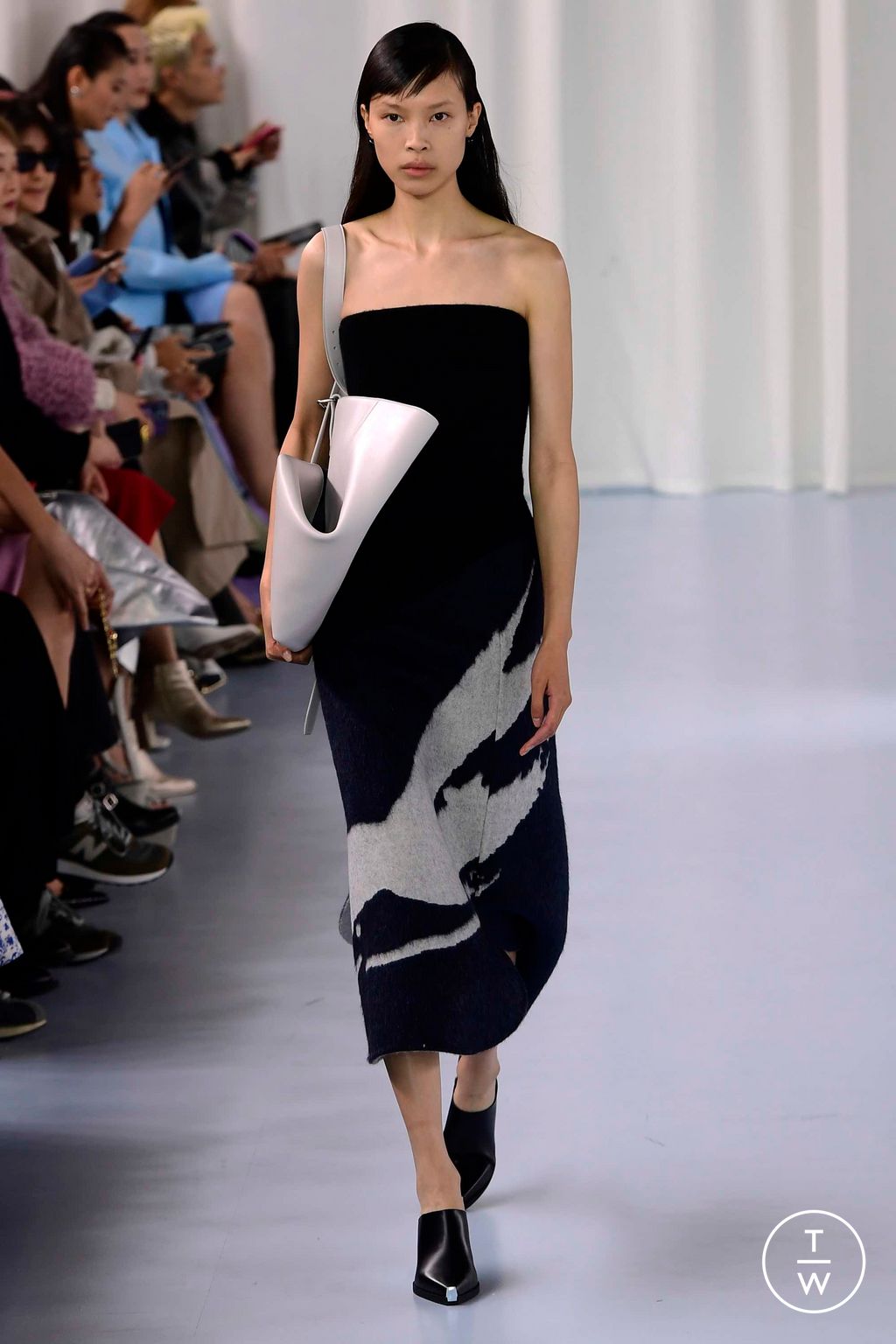 Fashion Week Paris Fall/Winter 2023 look 20 de la collection Shang Xia womenswear