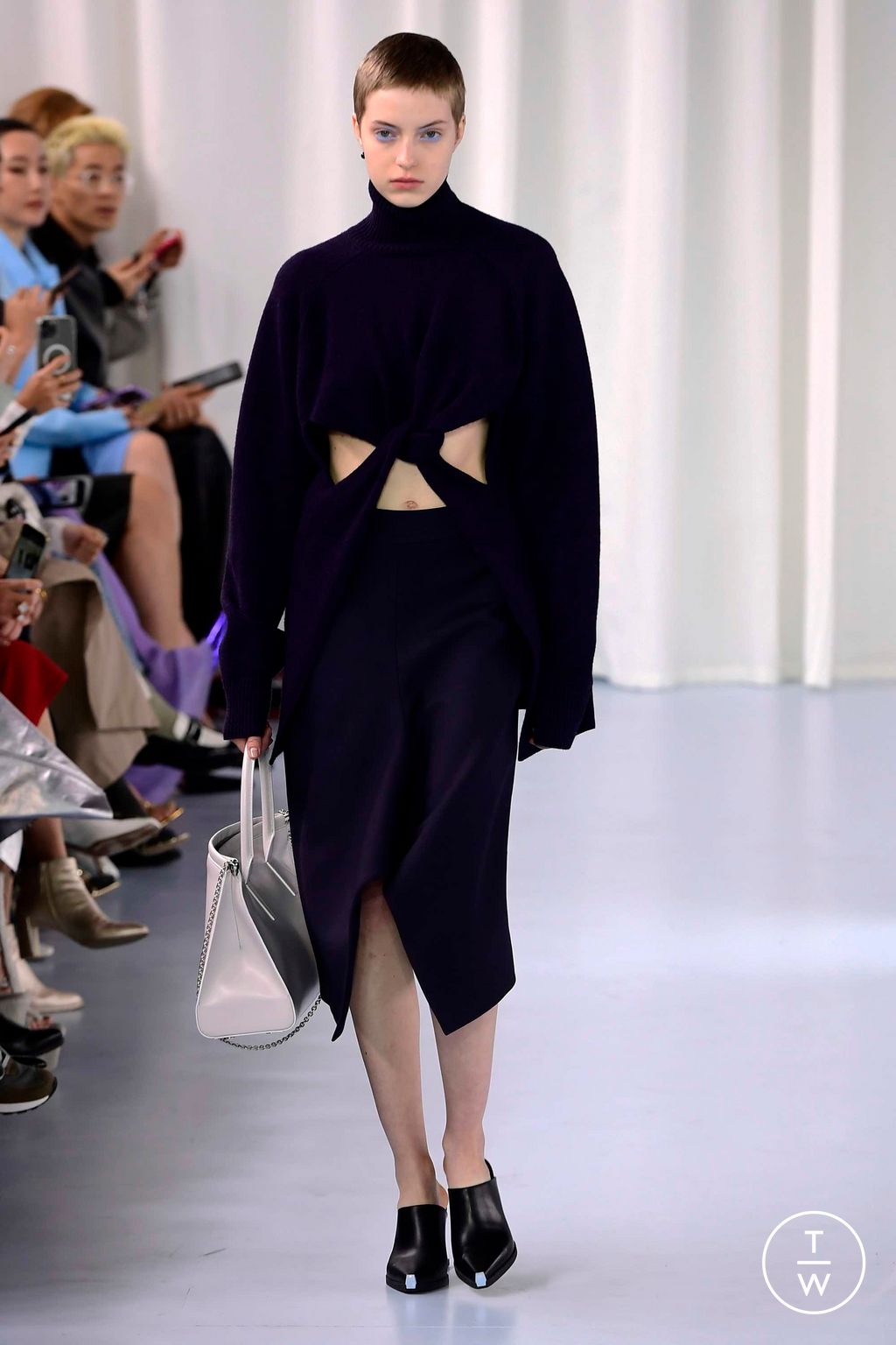 Fashion Week Paris Fall/Winter 2023 look 26 from the Shang Xia collection 女装