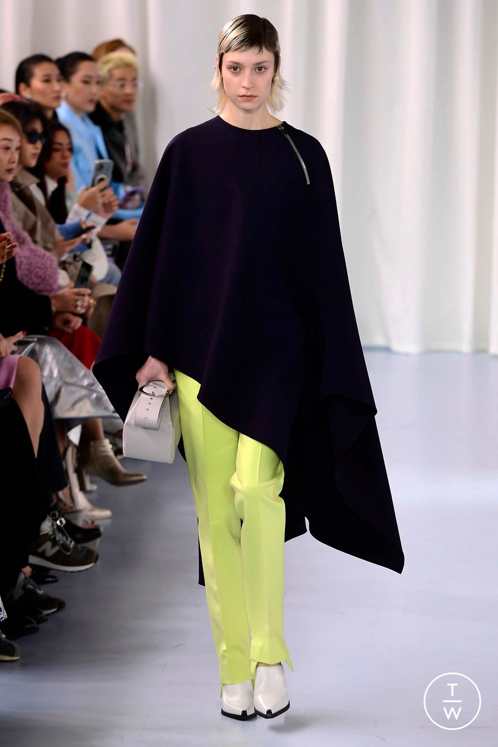 Fashion Week Paris Fall/Winter 2023 look 28 de la collection Shang Xia womenswear
