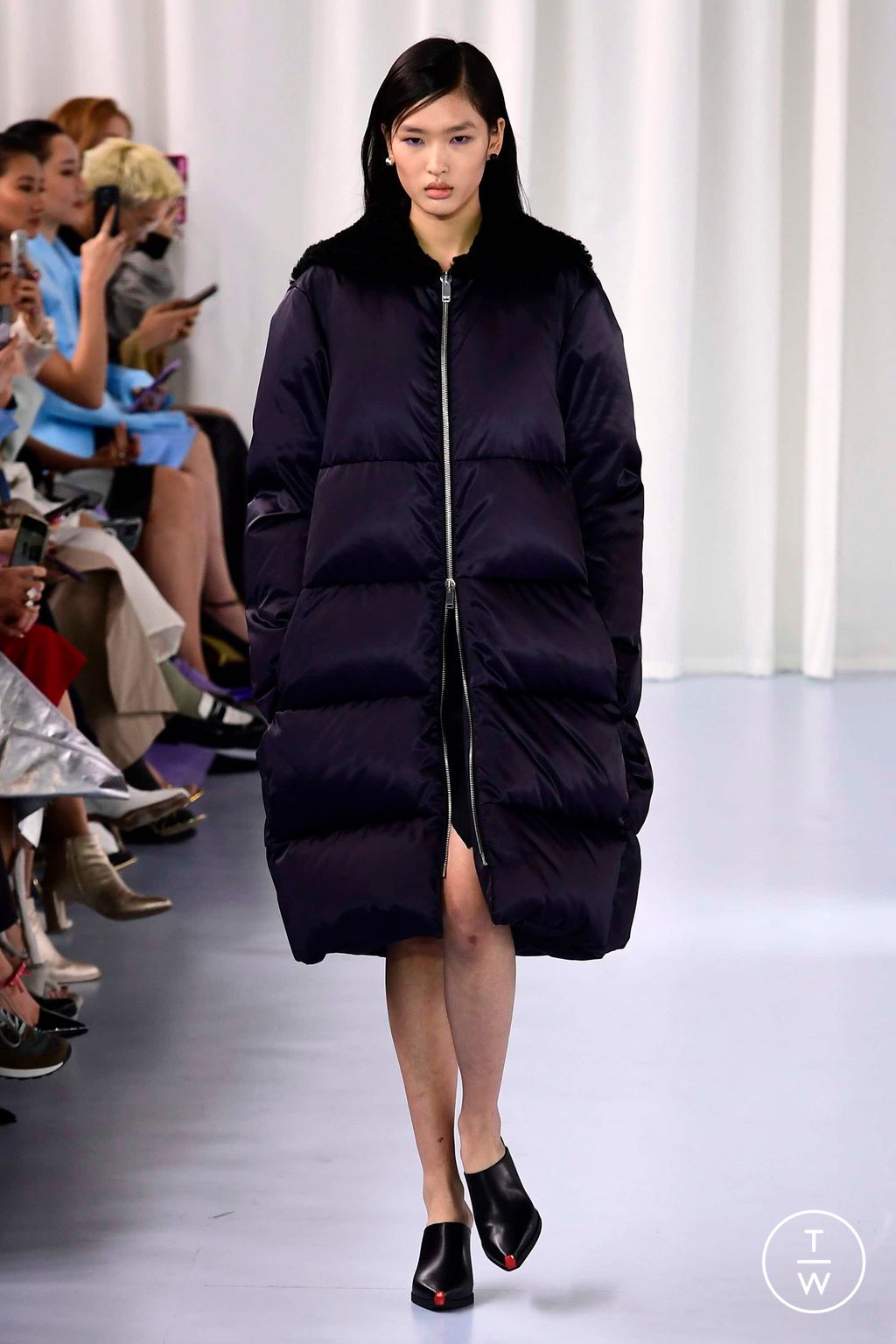 Fashion Week Paris Fall/Winter 2023 look 44 from the Shang Xia collection womenswear