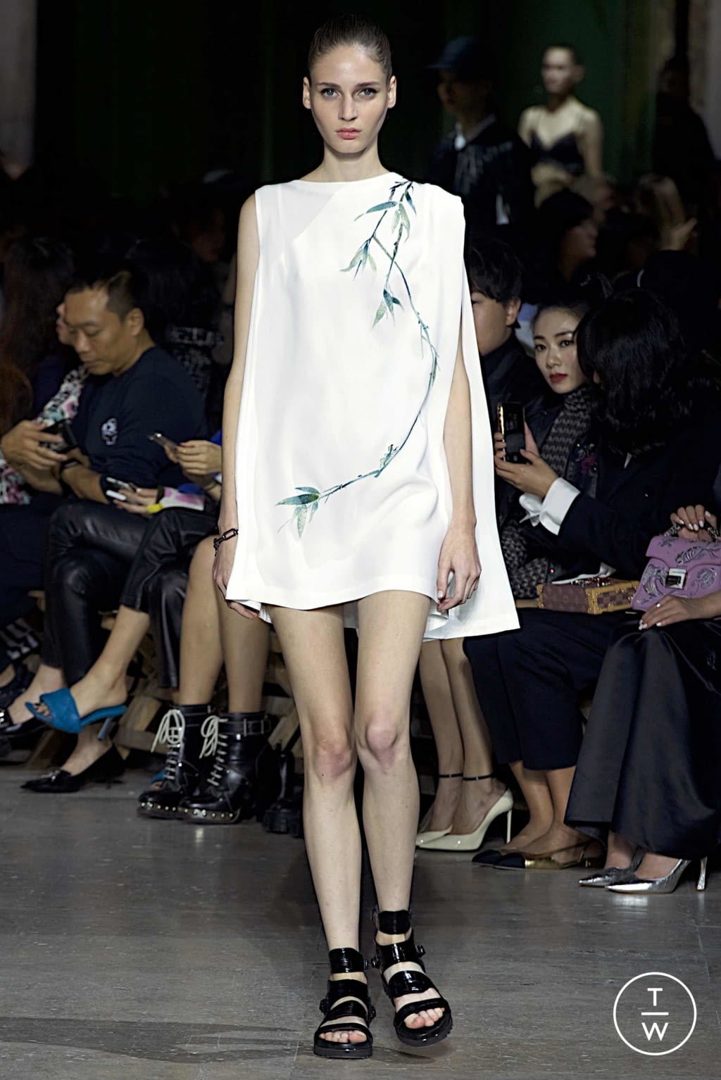 Fashion Week Paris Spring/Summer 2020 look 5 de la collection Shiatzy Chen womenswear