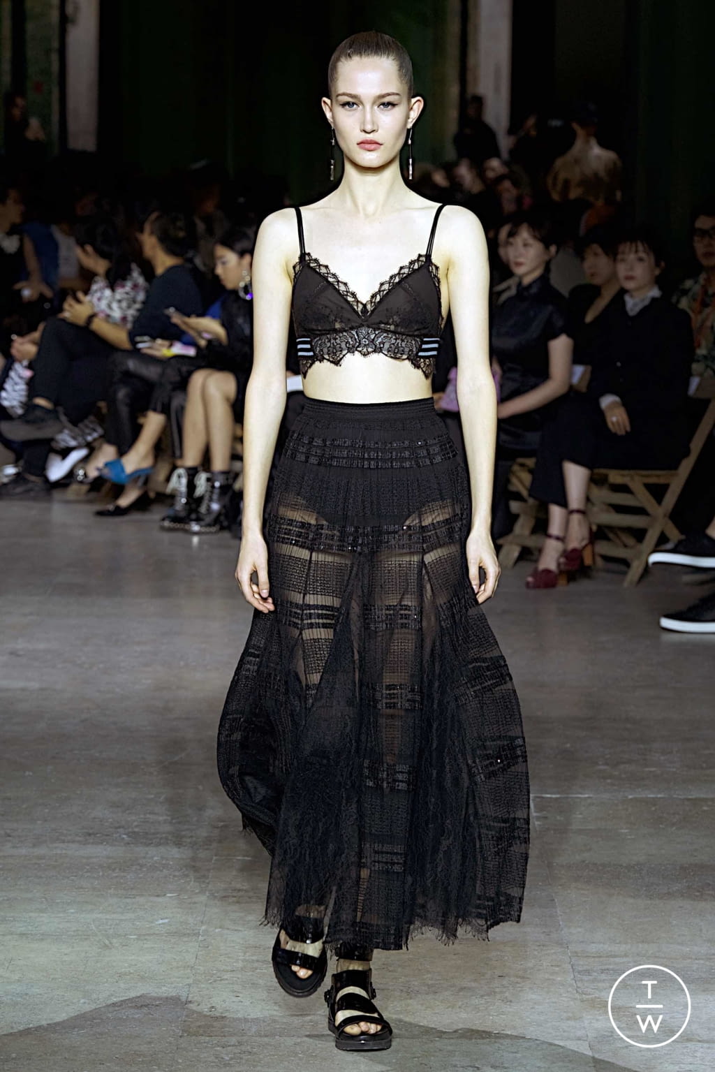 Fashion Week Paris Spring/Summer 2020 look 7 from the Shiatzy Chen collection 女装