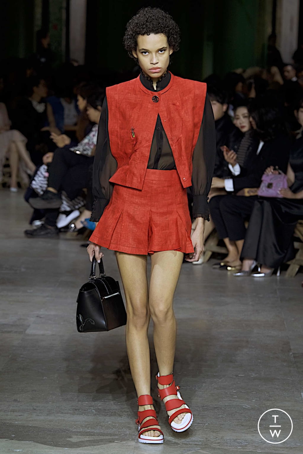 Fashion Week Paris Spring/Summer 2020 look 15 from the Shiatzy Chen collection 女装