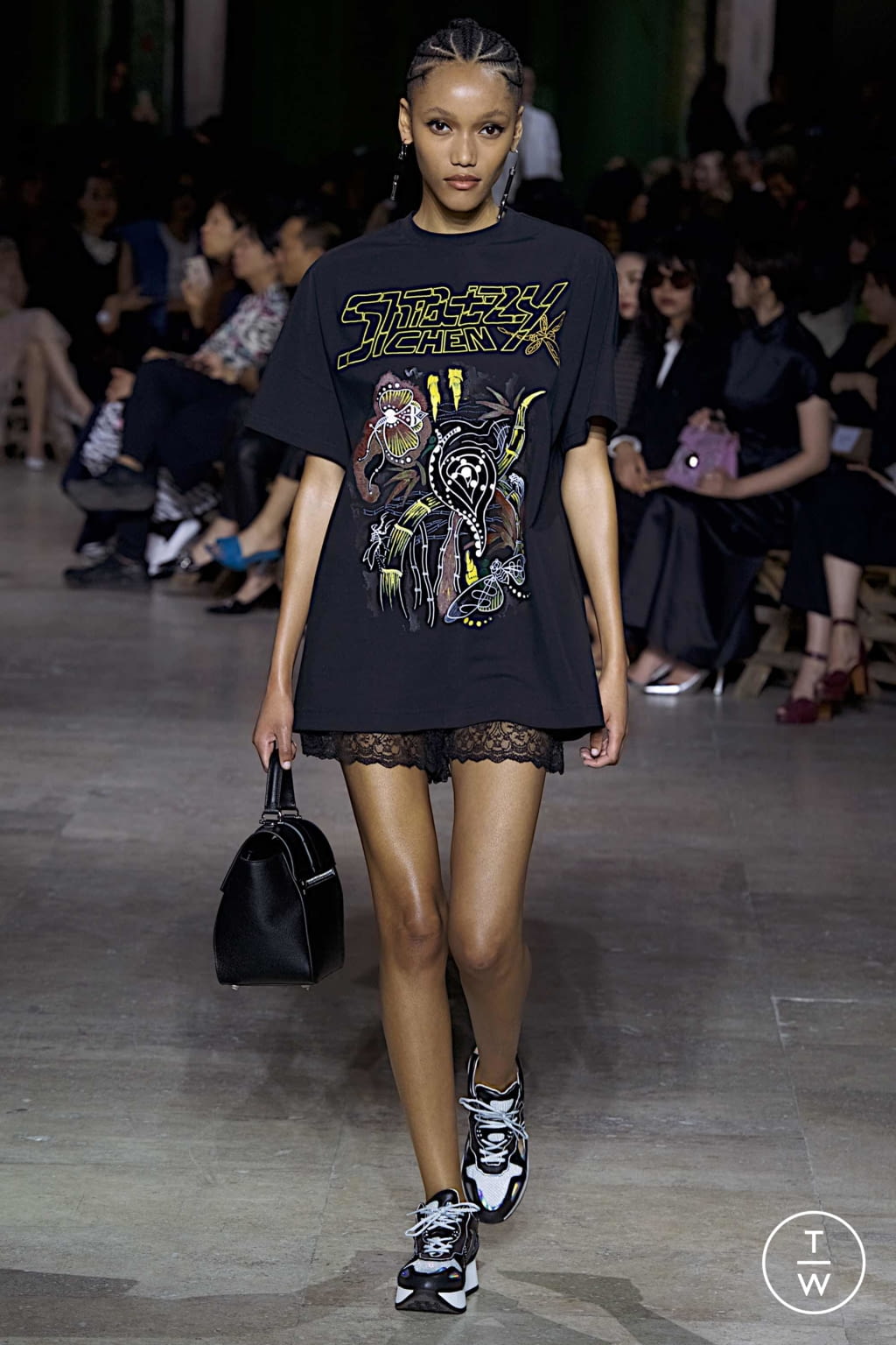 Fashion Week Paris Spring/Summer 2020 look 22 from the Shiatzy Chen collection 女装