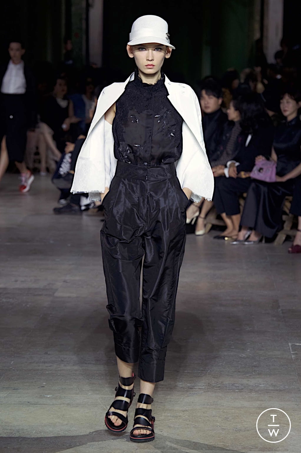 Fashion Week Paris Spring/Summer 2020 look 27 from the Shiatzy Chen collection 女装