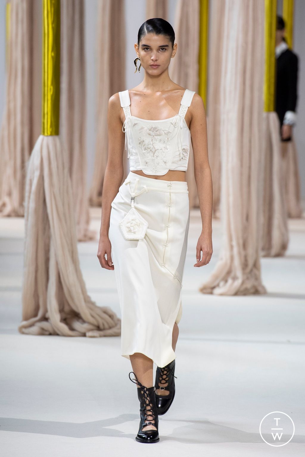 Fashion Week Paris Fall/Winter 2023 look 1 from the Shiatzy Chen collection 女装