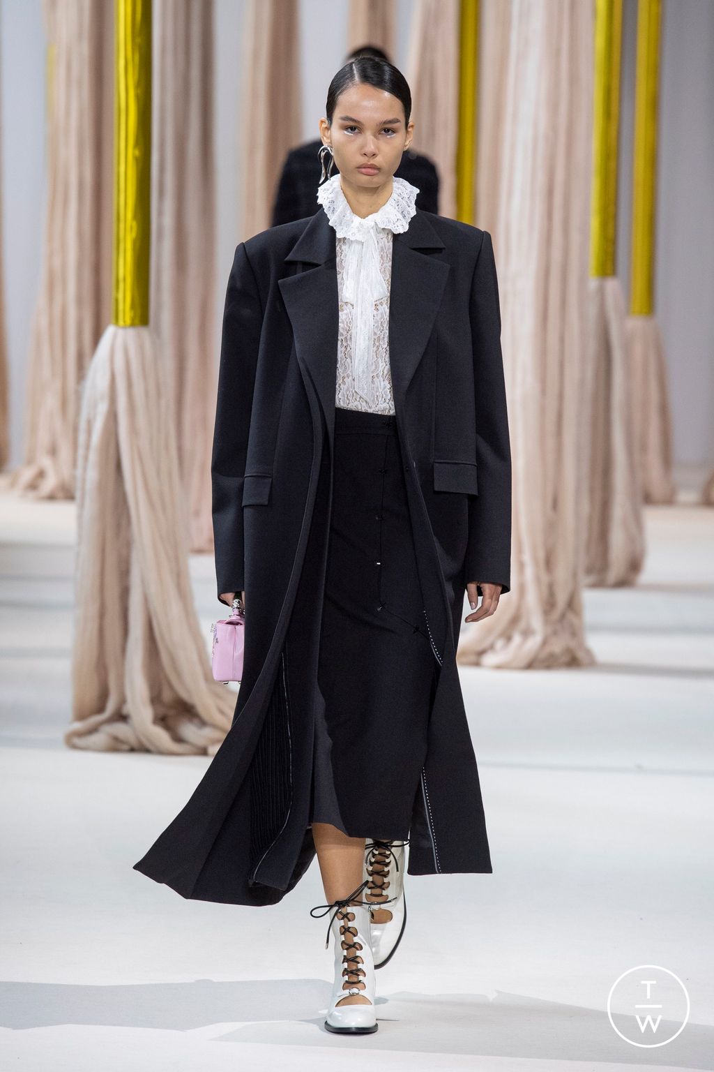 Fashion Week Paris Fall/Winter 2023 look 4 from the Shiatzy Chen collection 女装