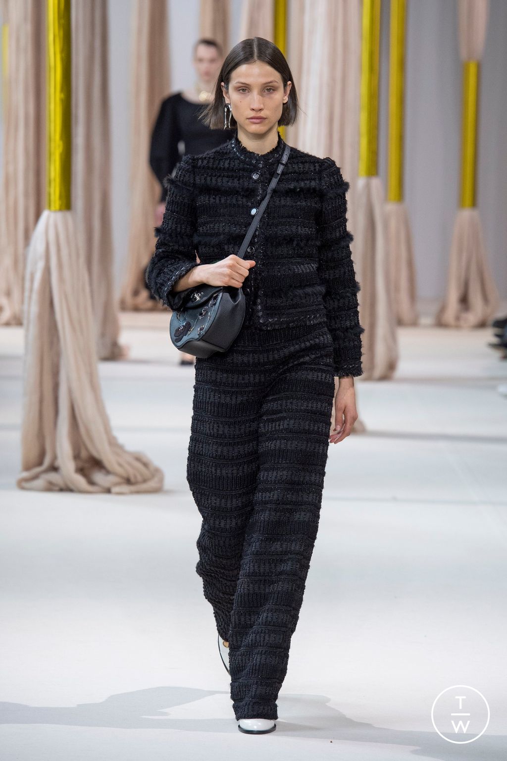 Fashion Week Paris Fall/Winter 2023 look 6 de la collection Shiatzy Chen womenswear