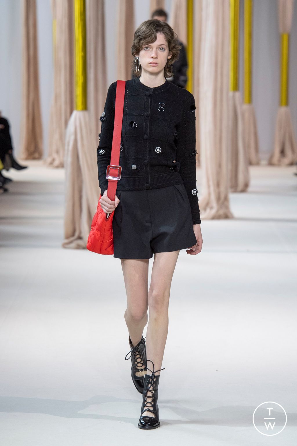 Fashion Week Paris Fall/Winter 2023 look 8 from the Shiatzy Chen collection womenswear