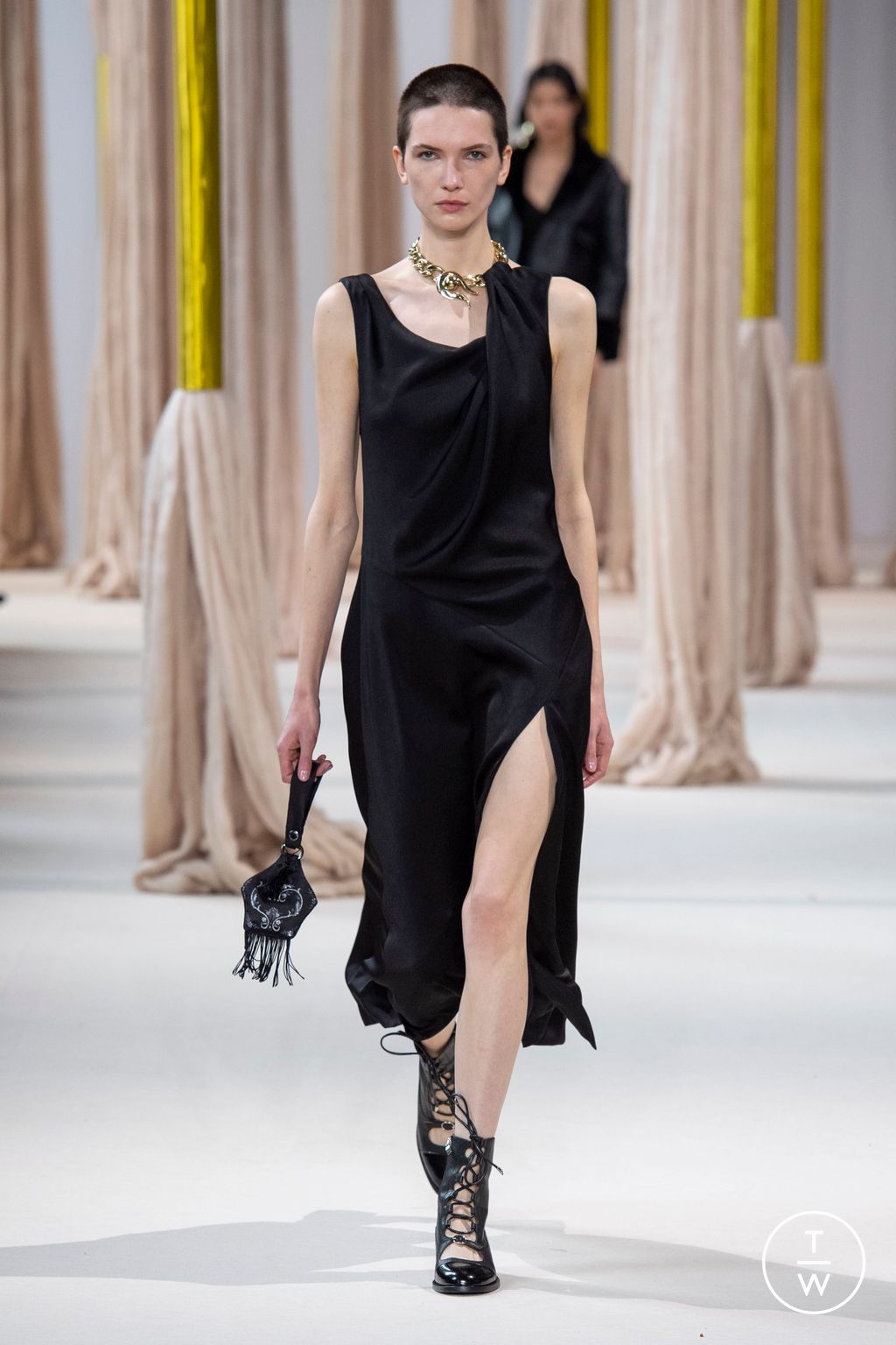 Fashion Week Paris Fall/Winter 2023 look 13 from the Shiatzy Chen collection 女装