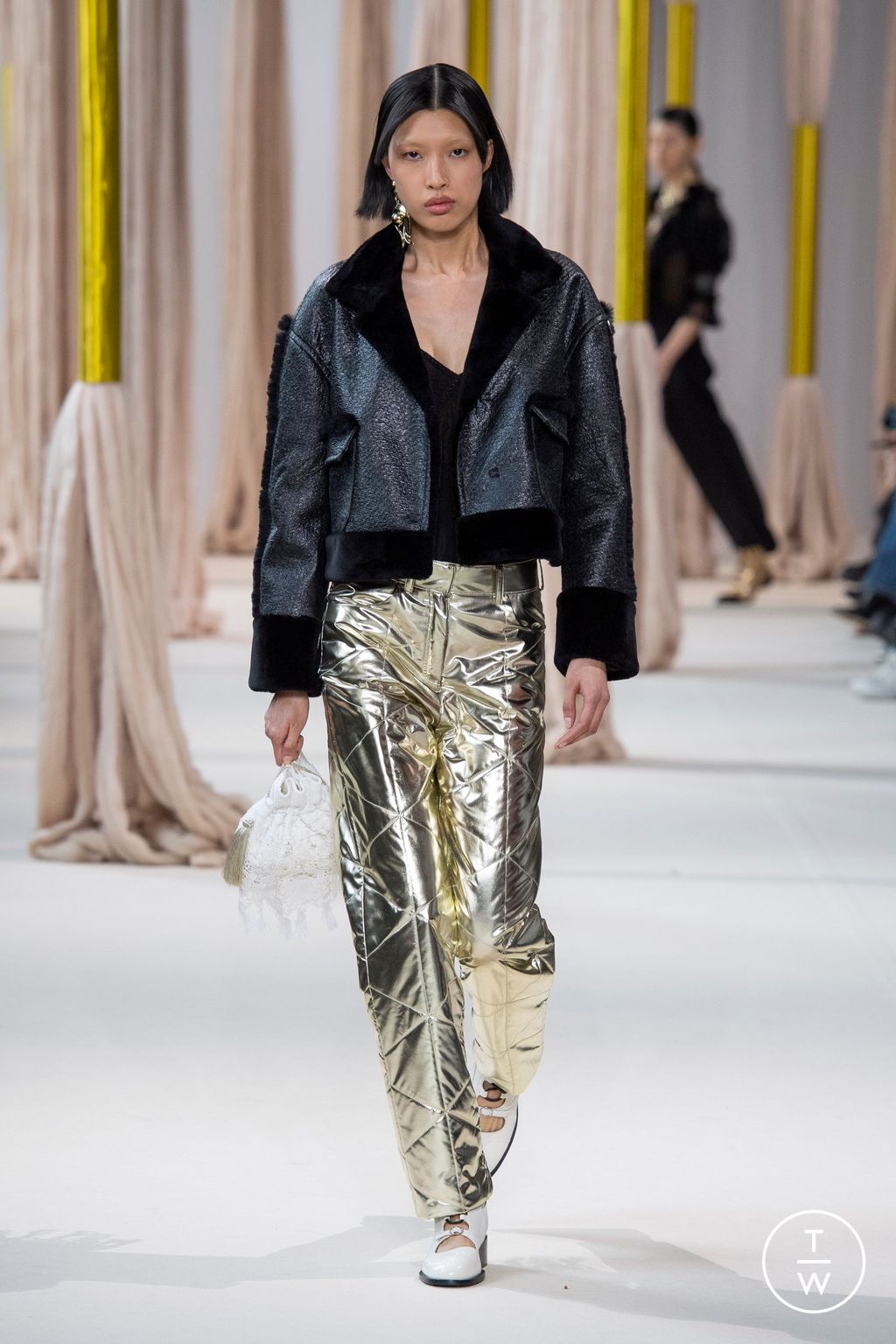 Fashion Week Paris Fall/Winter 2023 look 14 from the Shiatzy Chen collection womenswear