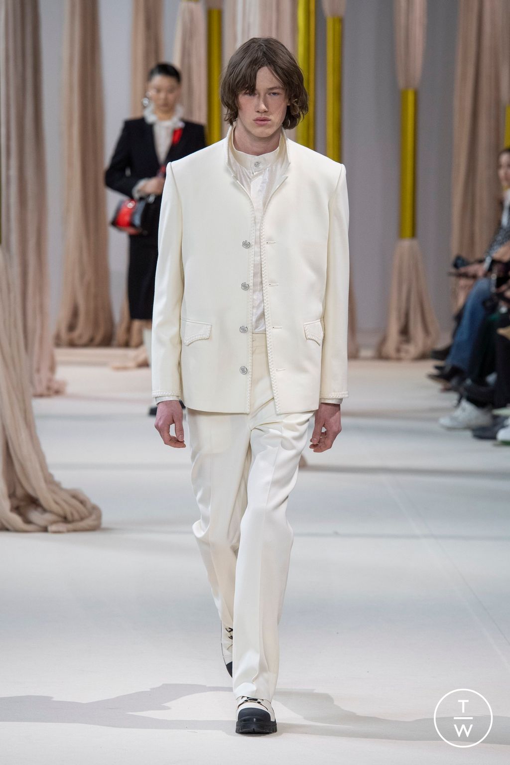 Fashion Week Paris Fall/Winter 2023 look 18 from the Shiatzy Chen collection womenswear