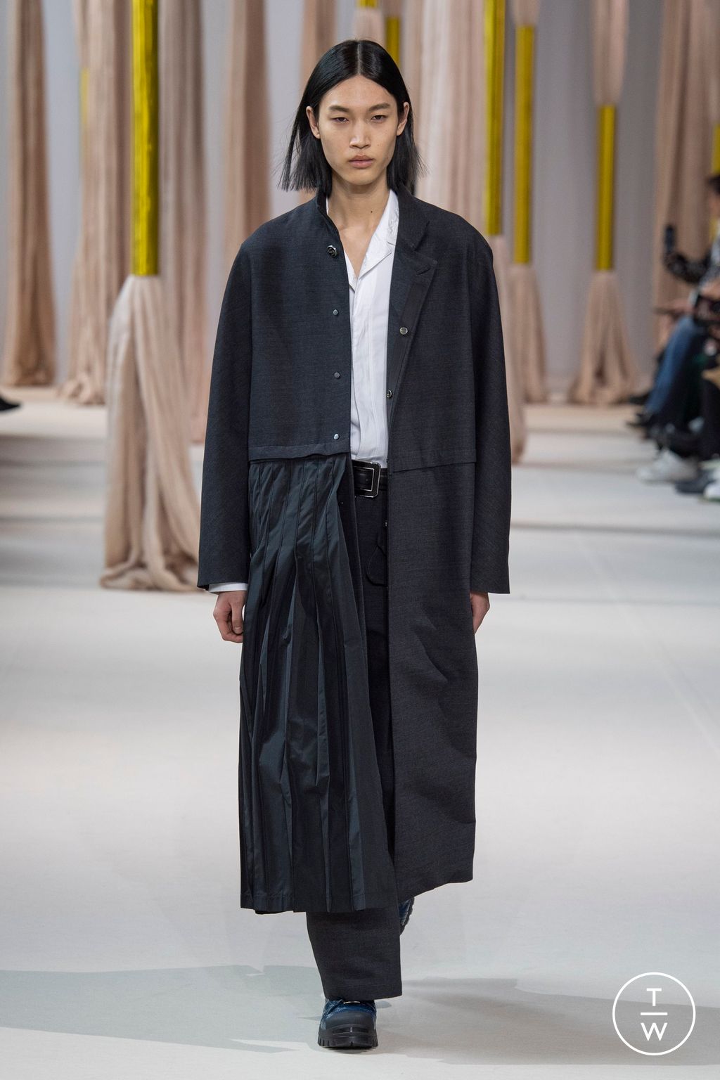 Fashion Week Paris Fall/Winter 2023 look 23 de la collection Shiatzy Chen womenswear