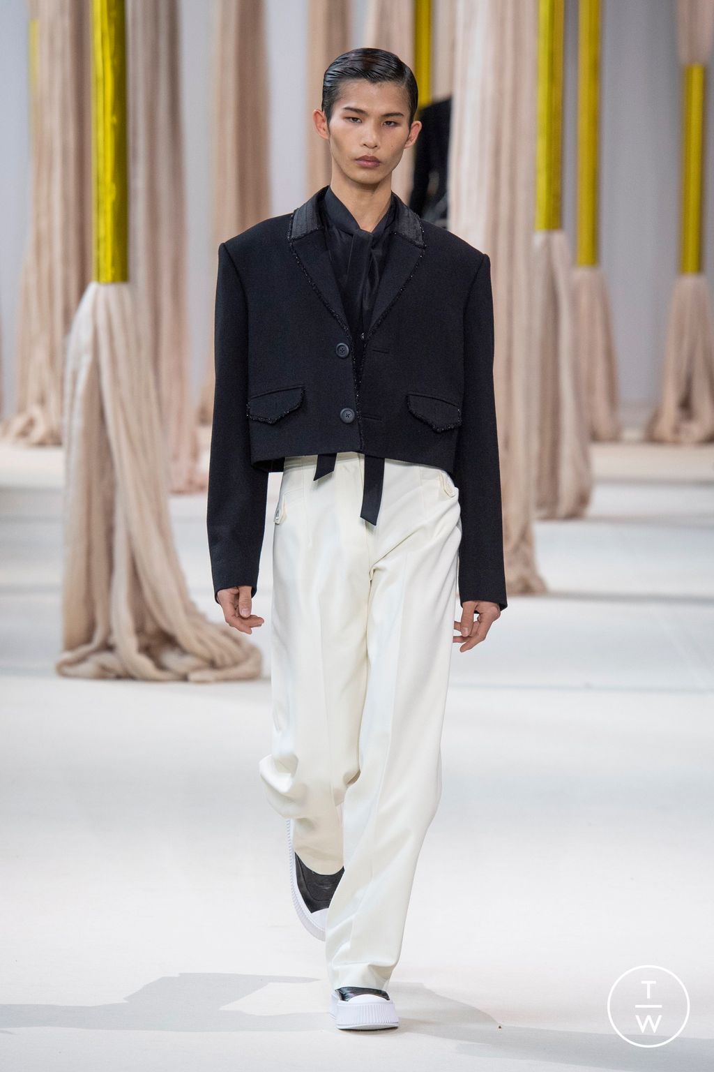 Fashion Week Paris Fall/Winter 2023 look 26 from the Shiatzy Chen collection 女装