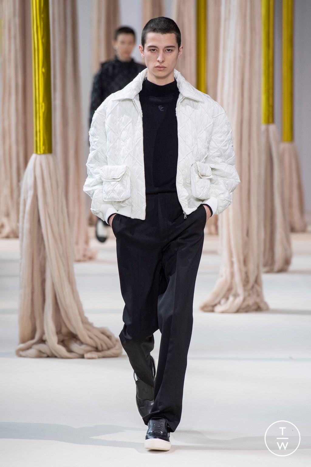 Fashion Week Paris Fall/Winter 2023 look 32 from the Shiatzy Chen collection 女装
