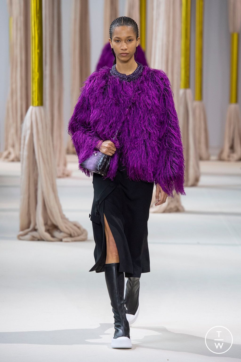 Fashion Week Paris Fall/Winter 2023 look 37 from the Shiatzy Chen collection 女装