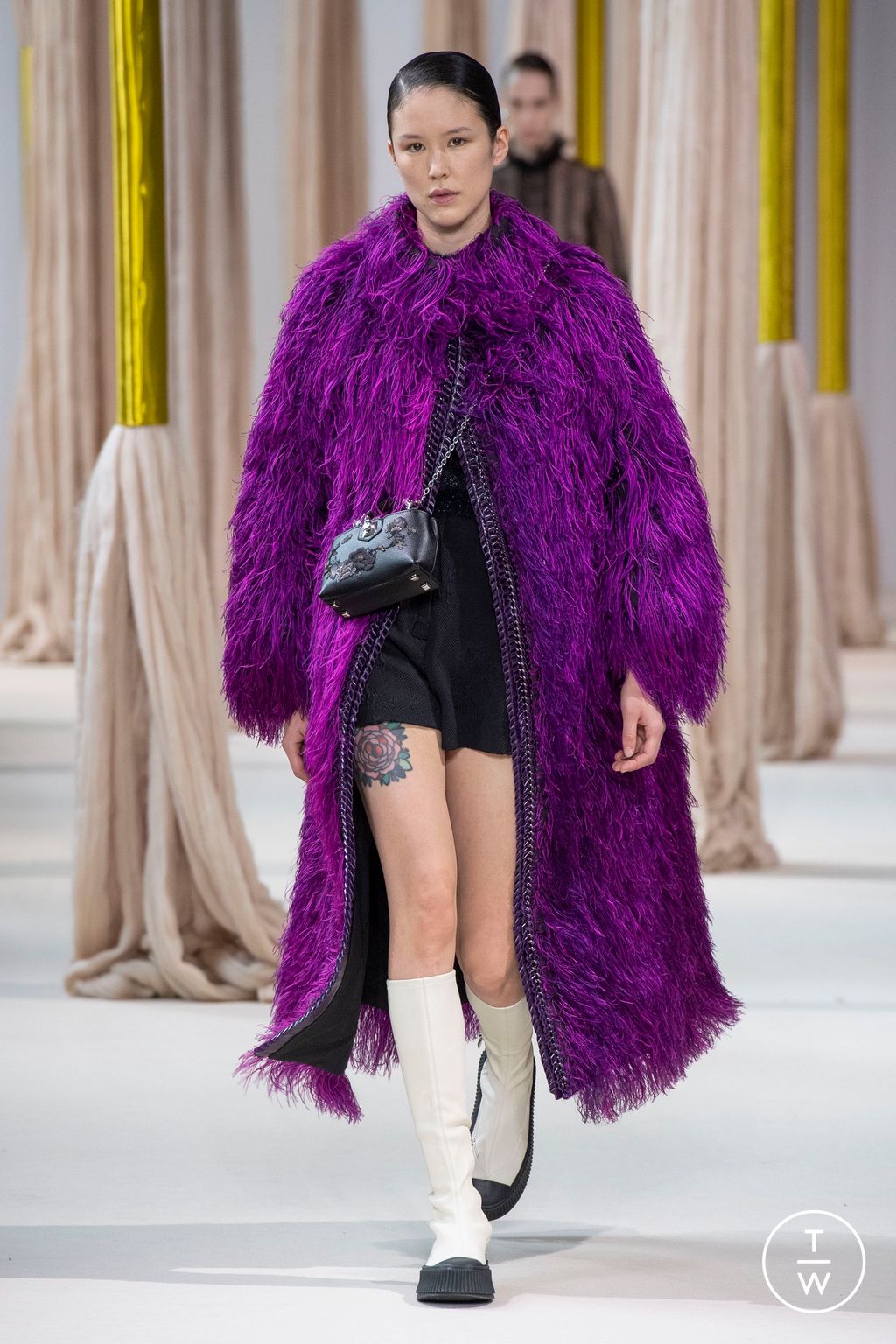 Fashion Week Paris Fall/Winter 2023 look 38 from the Shiatzy Chen collection 女装