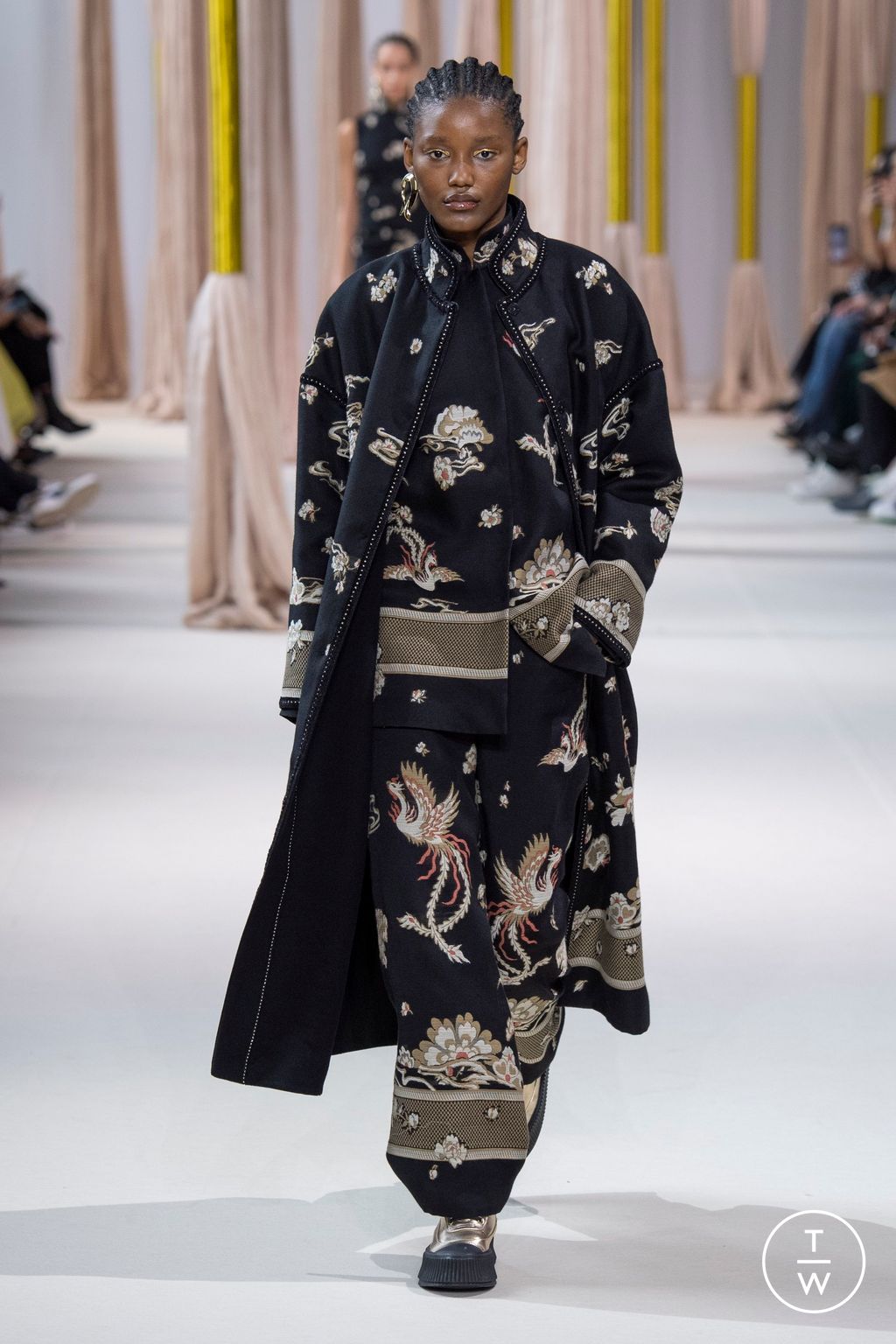 Fashion Week Paris Fall/Winter 2023 look 41 from the Shiatzy Chen collection 女装