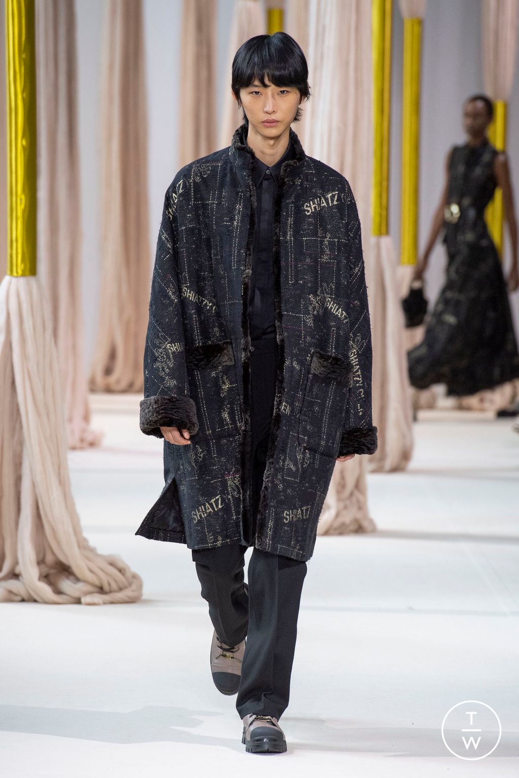 Fashion Week Paris Fall/Winter 2023 look 45 from the Shiatzy Chen collection 女装