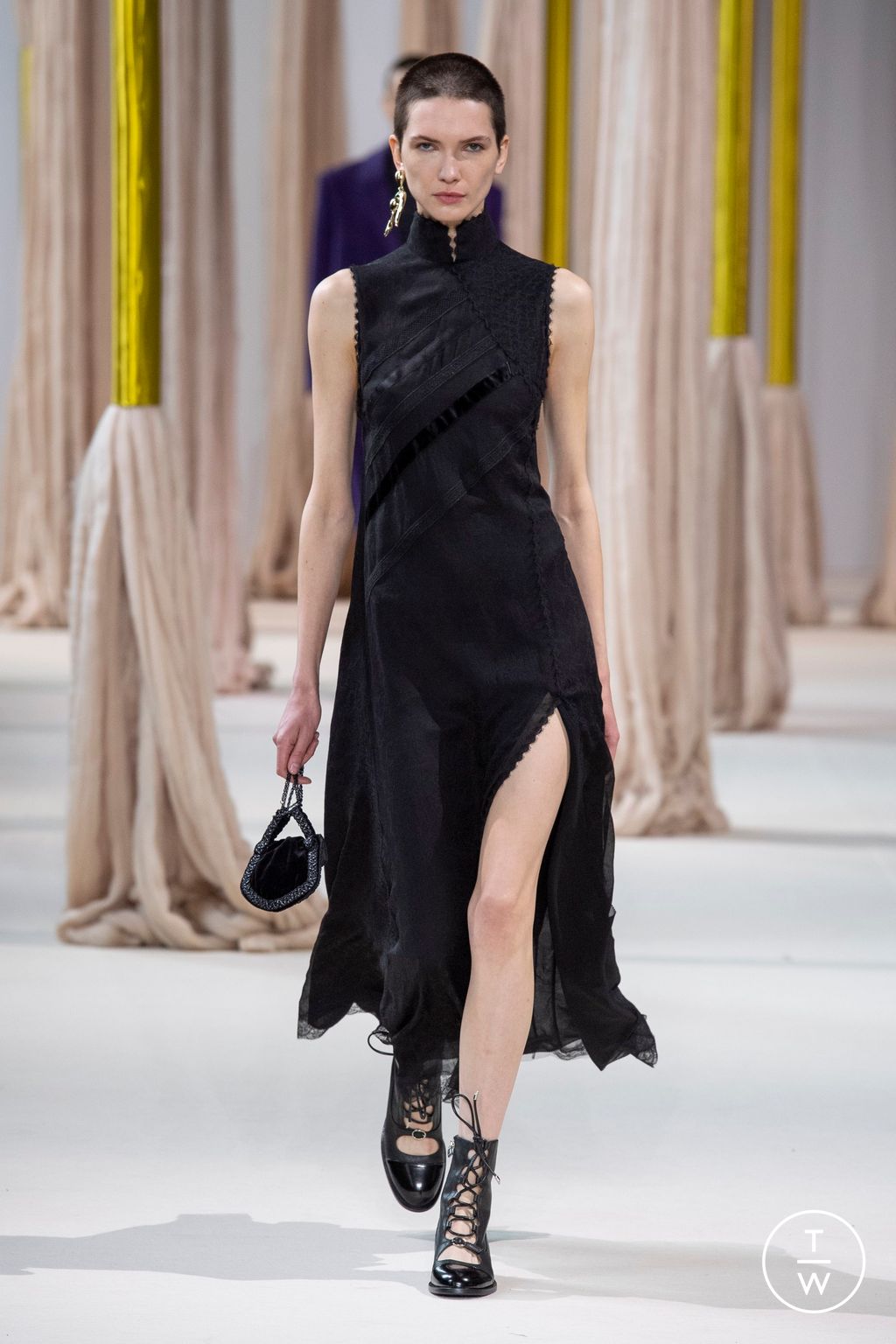 Fashion Week Paris Fall/Winter 2023 look 47 from the Shiatzy Chen collection womenswear