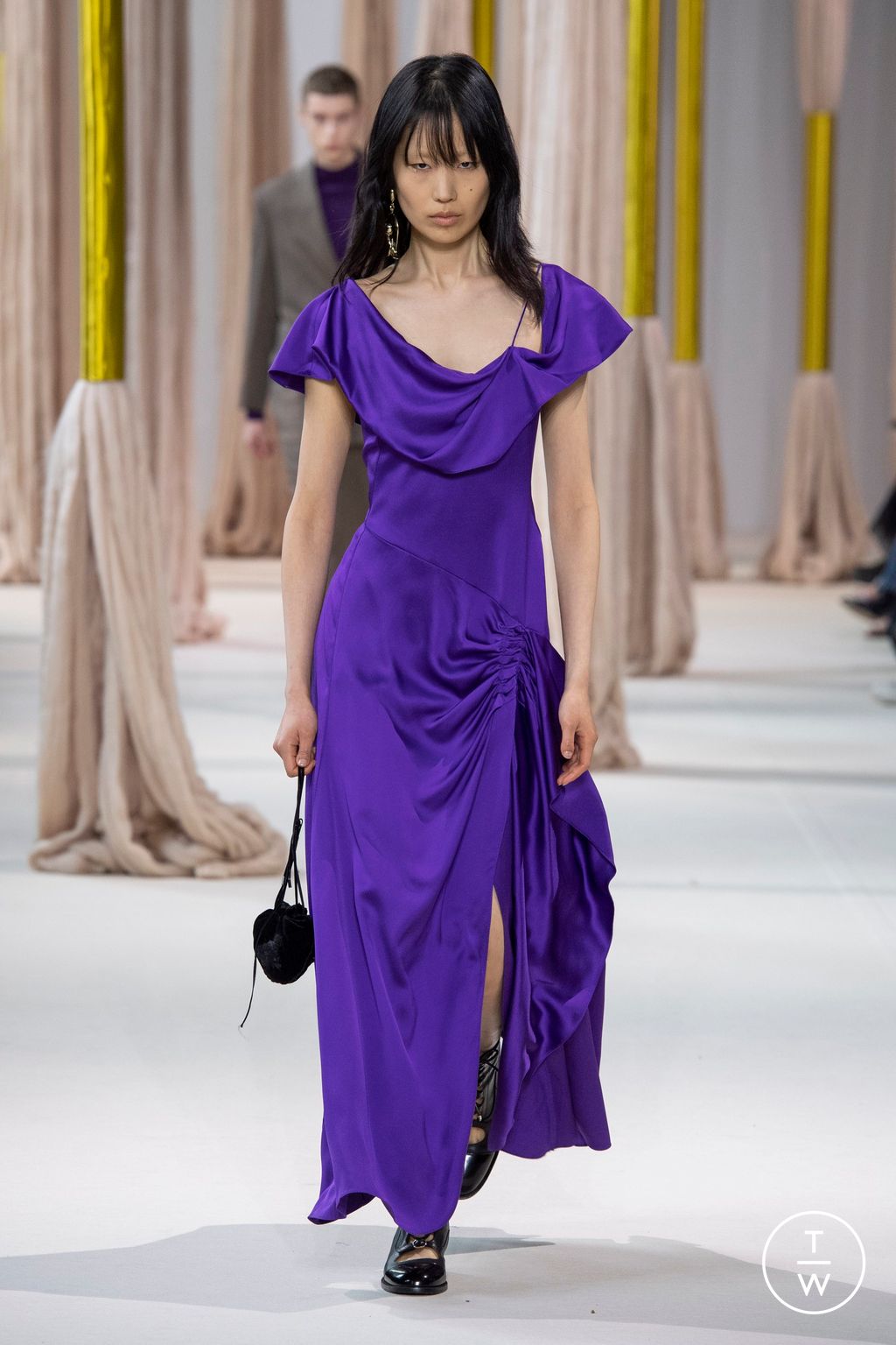 Fashion Week Paris Fall/Winter 2023 look 49 from the Shiatzy Chen collection womenswear