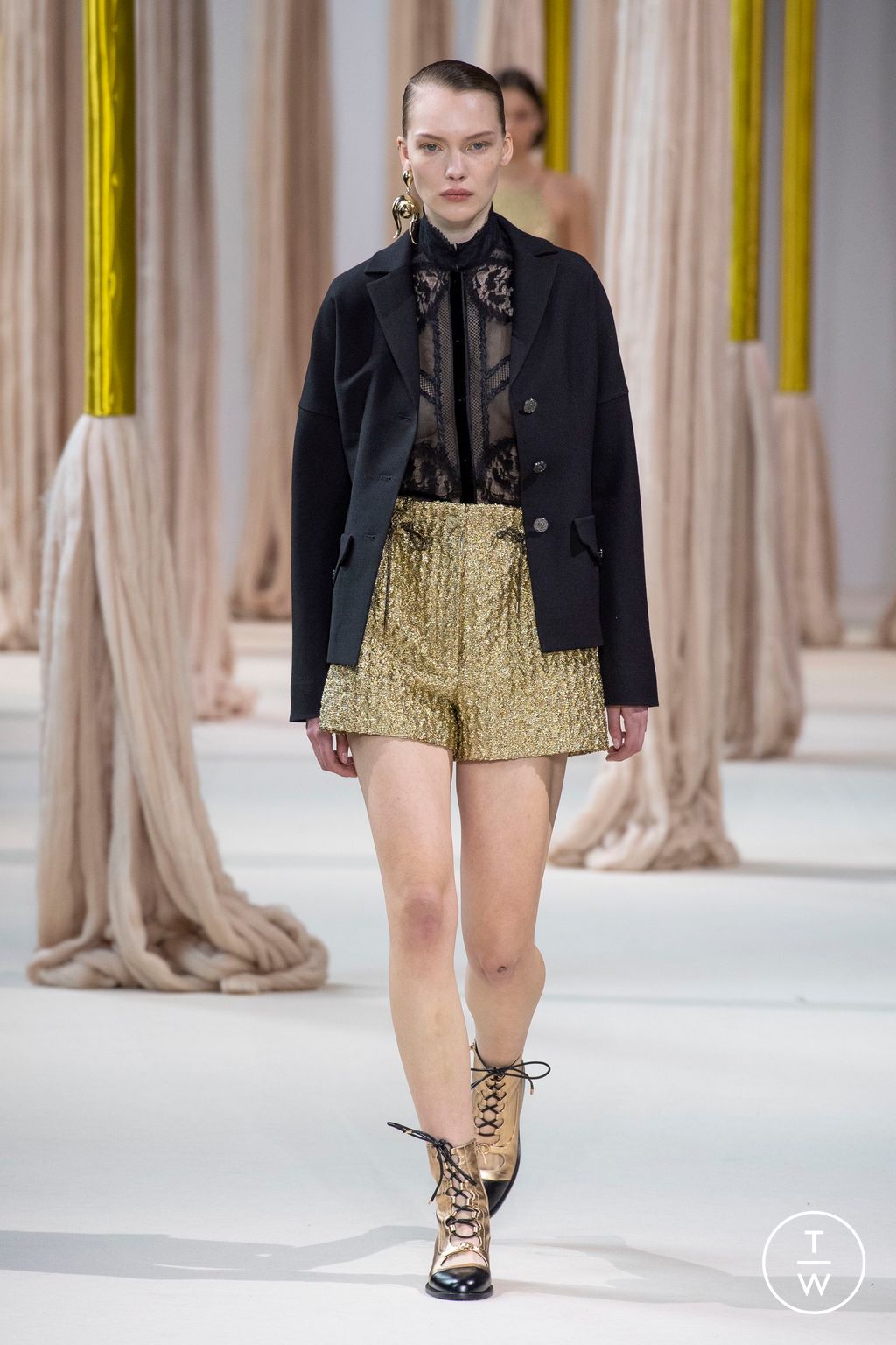 Fashion Week Paris Fall/Winter 2023 look 51 from the Shiatzy Chen collection 女装