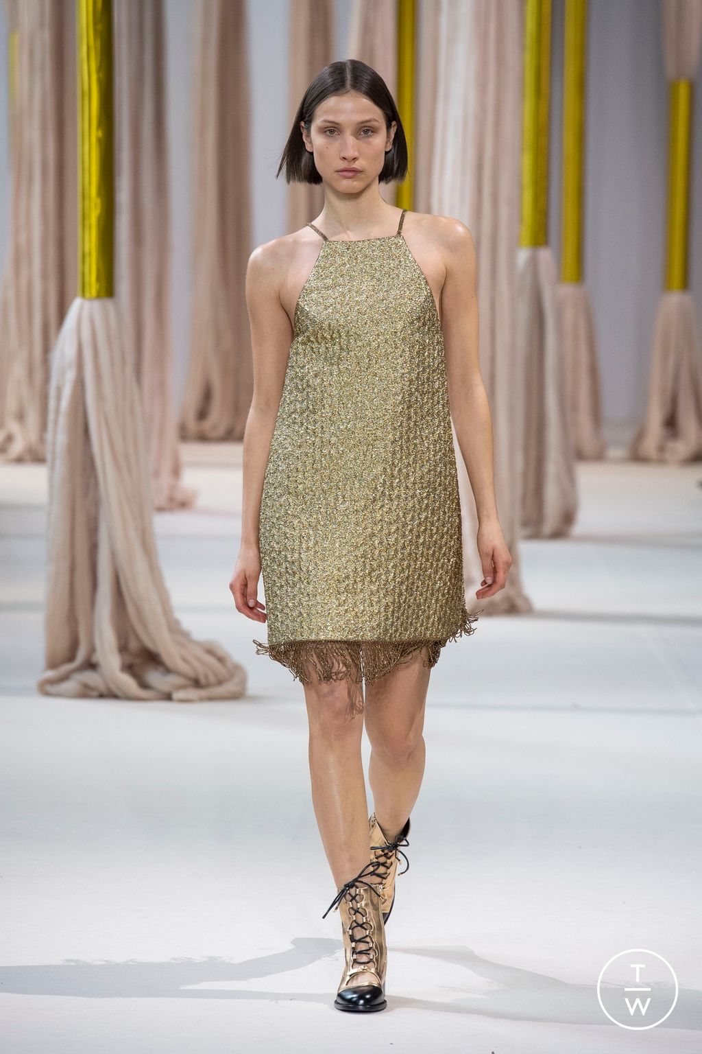 Fashion Week Paris Fall/Winter 2023 look 52 de la collection Shiatzy Chen womenswear