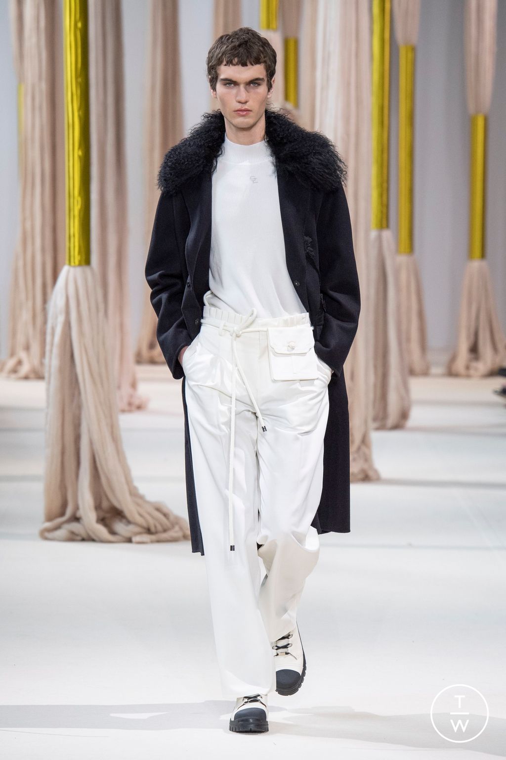 Fashion Week Paris Fall/Winter 2023 look 56 from the Shiatzy Chen collection 女装