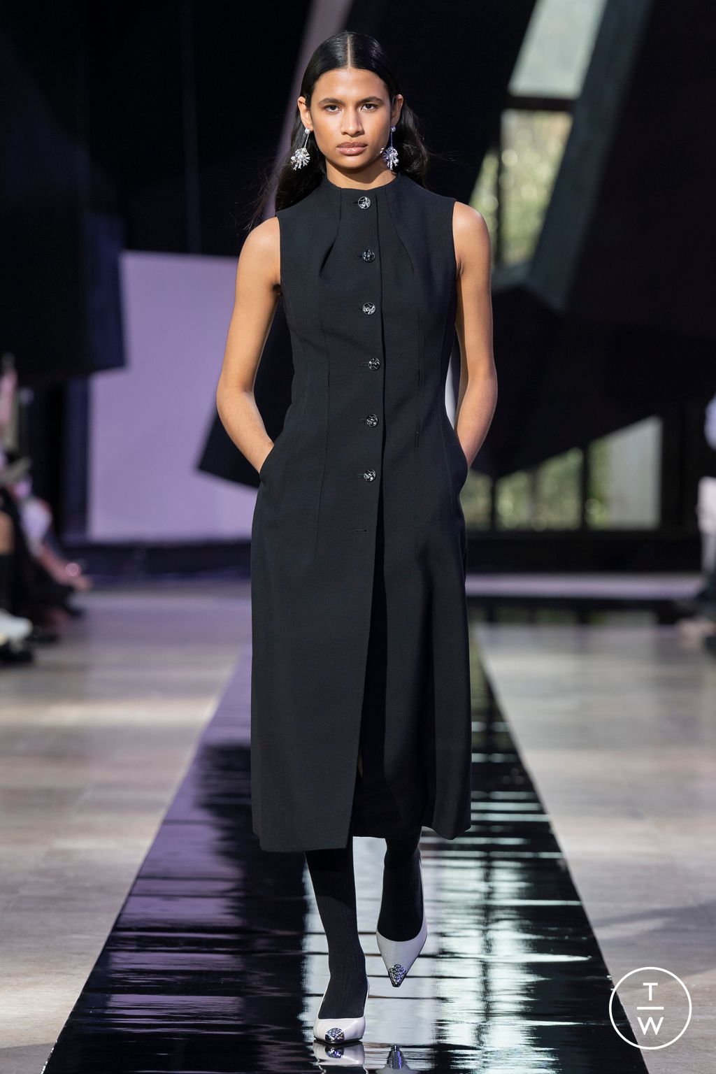 Fashion Week Paris Fall/Winter 2024 look 2 de la collection Shiatzy Chen womenswear