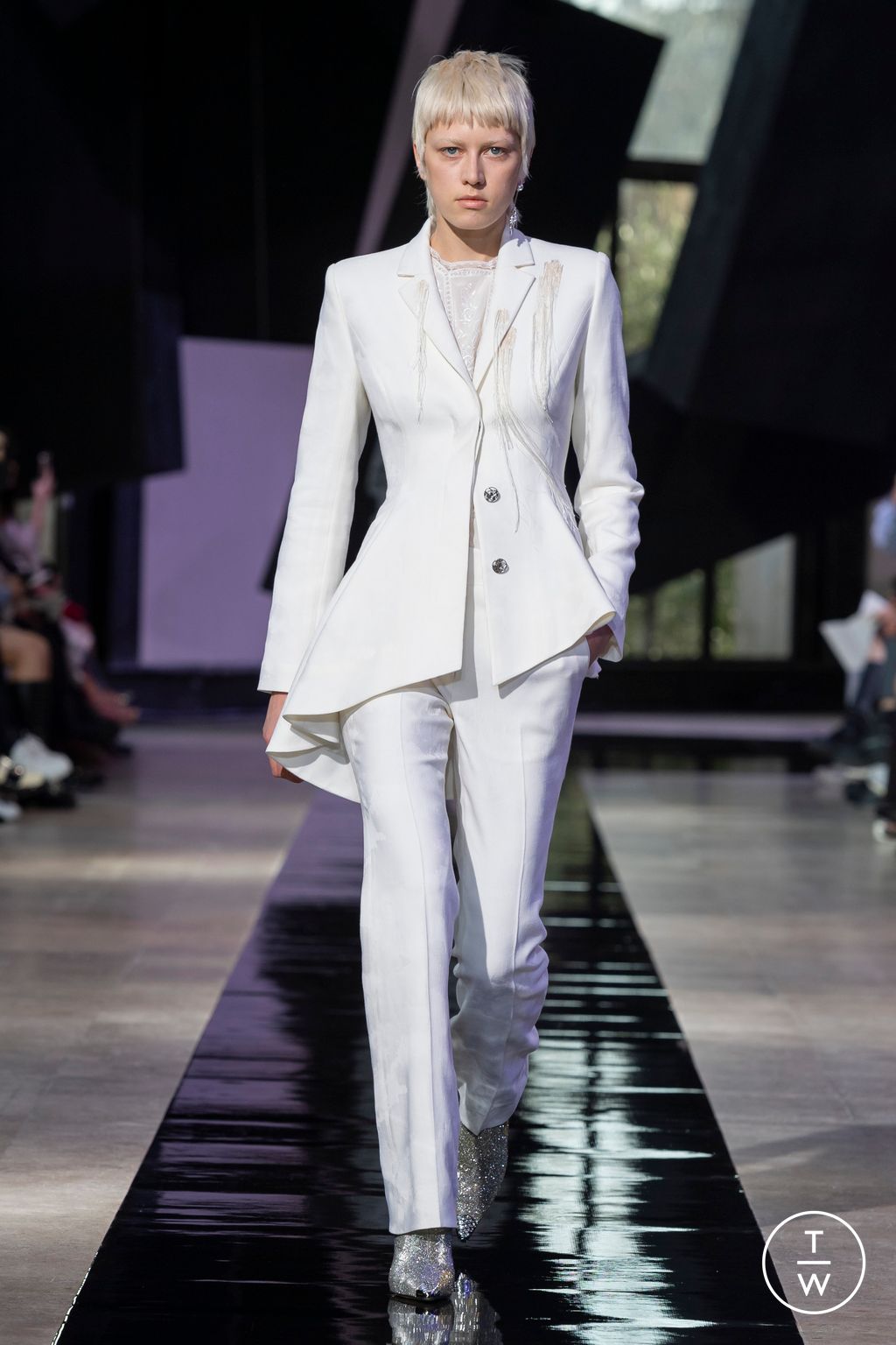 Fashion Week Paris Fall/Winter 2024 look 4 de la collection Shiatzy Chen womenswear