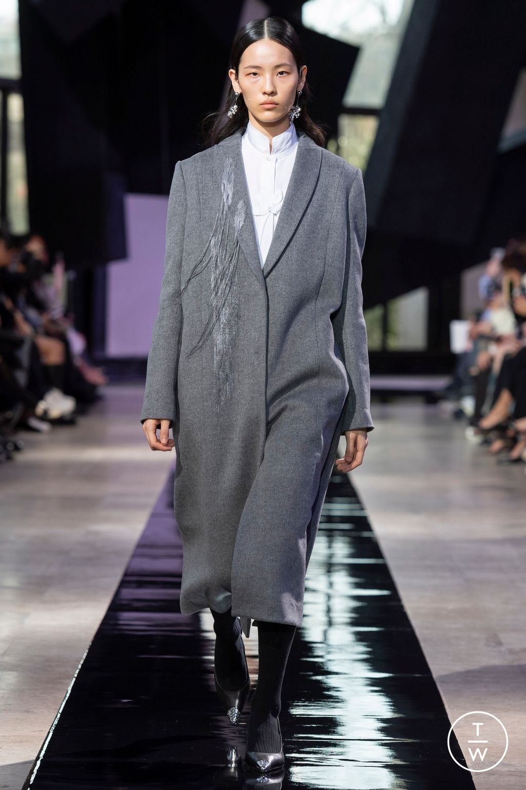 Fashion Week Paris Fall/Winter 2024 look 6 from the Shiatzy Chen collection 女装