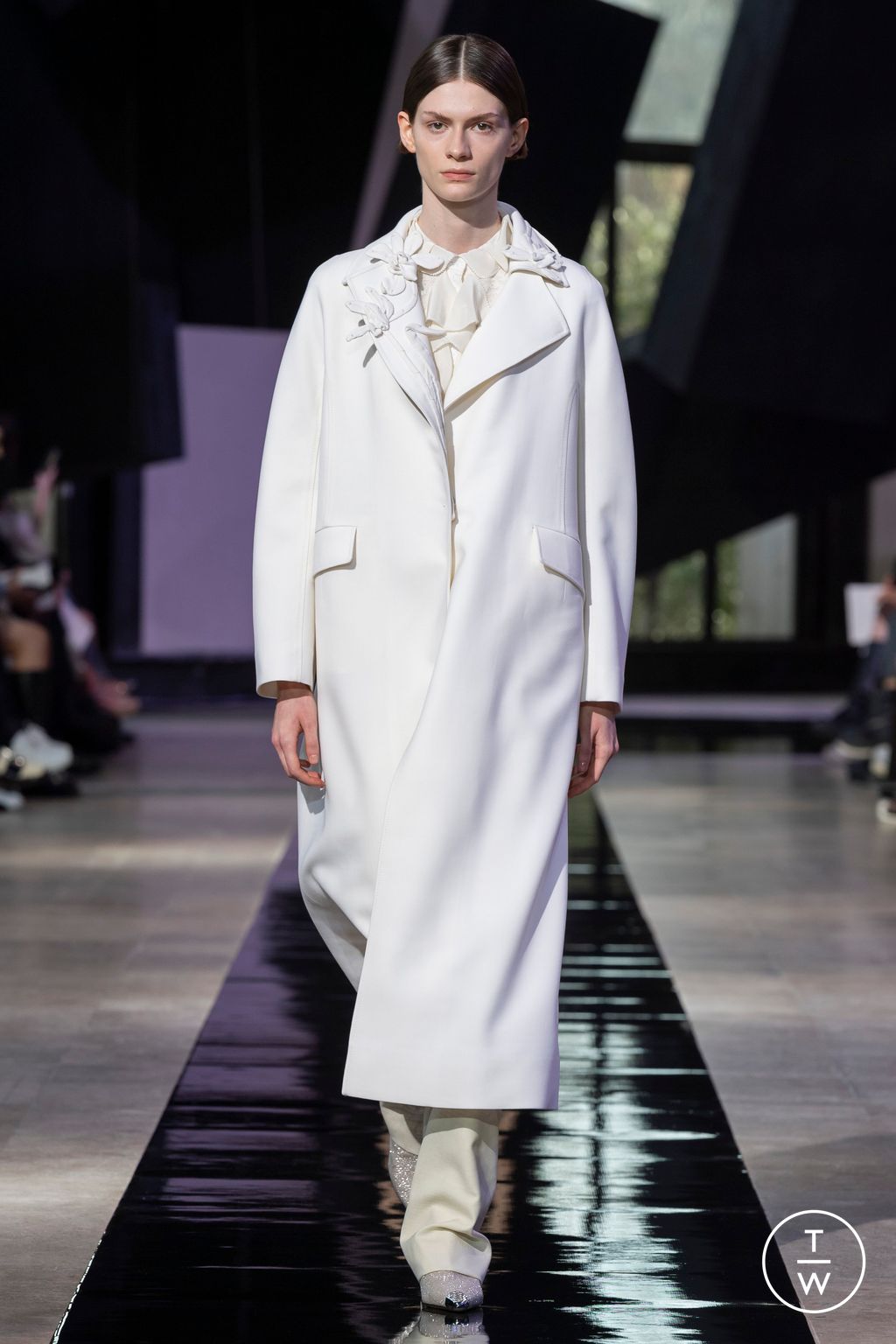 Fashion Week Paris Fall/Winter 2024 look 7 de la collection Shiatzy Chen womenswear