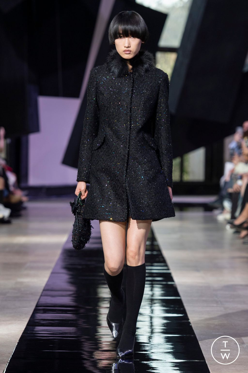 Fashion Week Paris Fall/Winter 2024 look 13 de la collection Shiatzy Chen womenswear