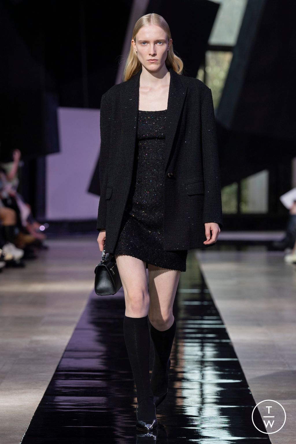 Fashion Week Paris Fall/Winter 2024 look 33 from the Shiatzy Chen collection 女装