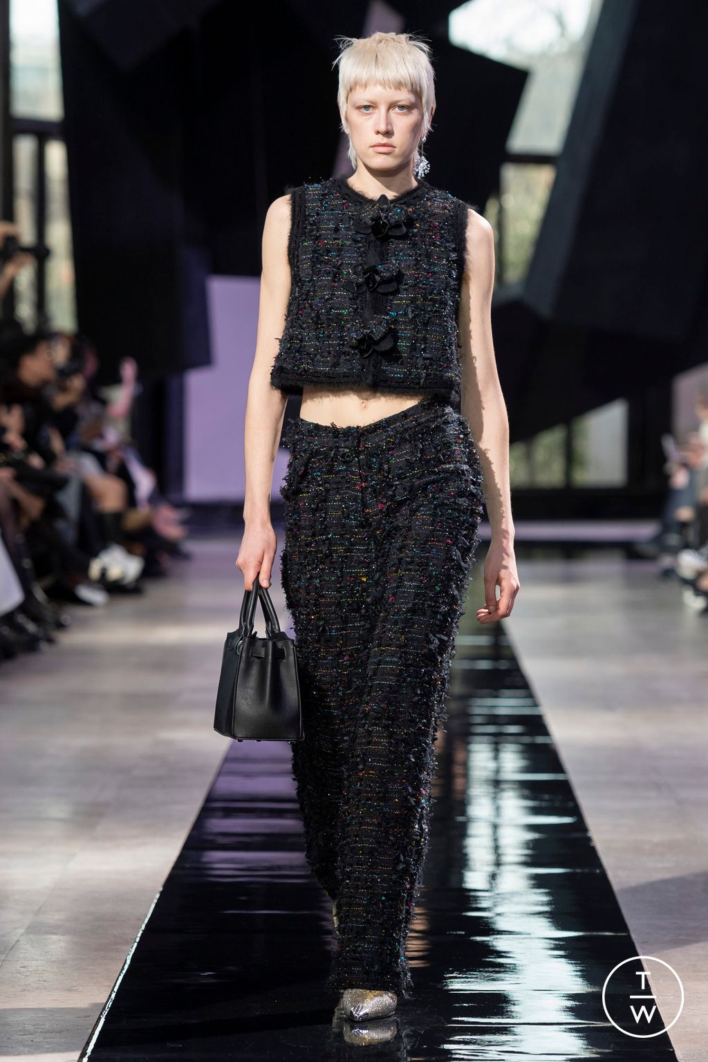 Fashion Week Paris Fall/Winter 2024 look 39 from the Shiatzy Chen collection womenswear