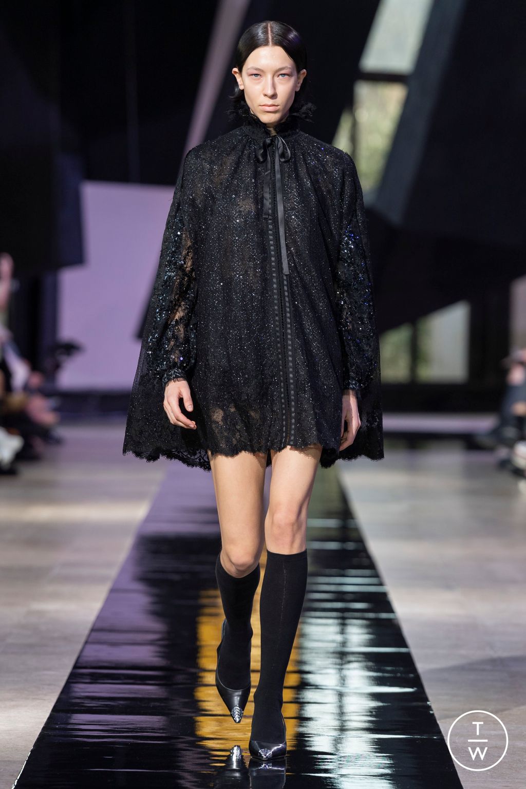 Fashion Week Paris Fall/Winter 2024 look 40 from the Shiatzy Chen collection womenswear