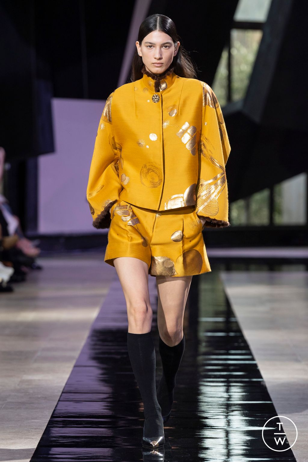 Fashion Week Paris Fall/Winter 2024 look 43 from the Shiatzy Chen collection womenswear