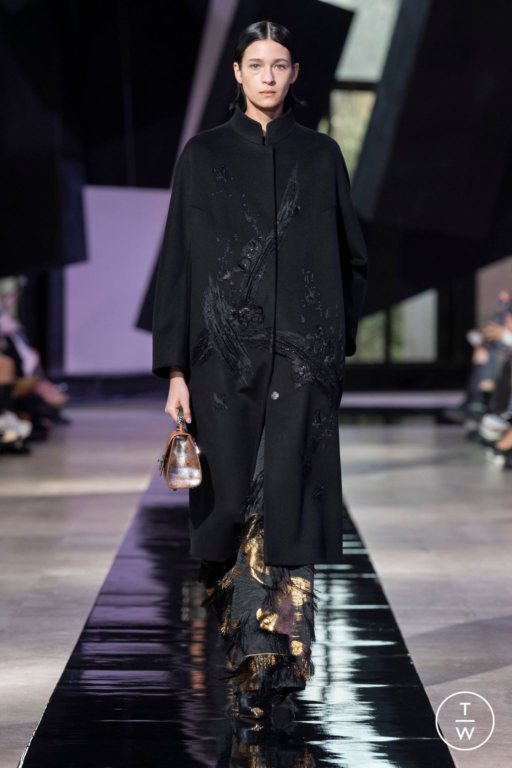 Fashion Week Paris Fall/Winter 2024 look 44 de la collection Shiatzy Chen womenswear